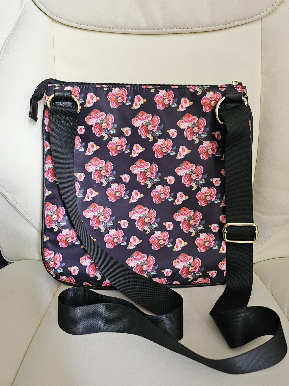 Juicy Couture Floral Crossbody Bag in Black with Pink Roses - Picture 4 of 12